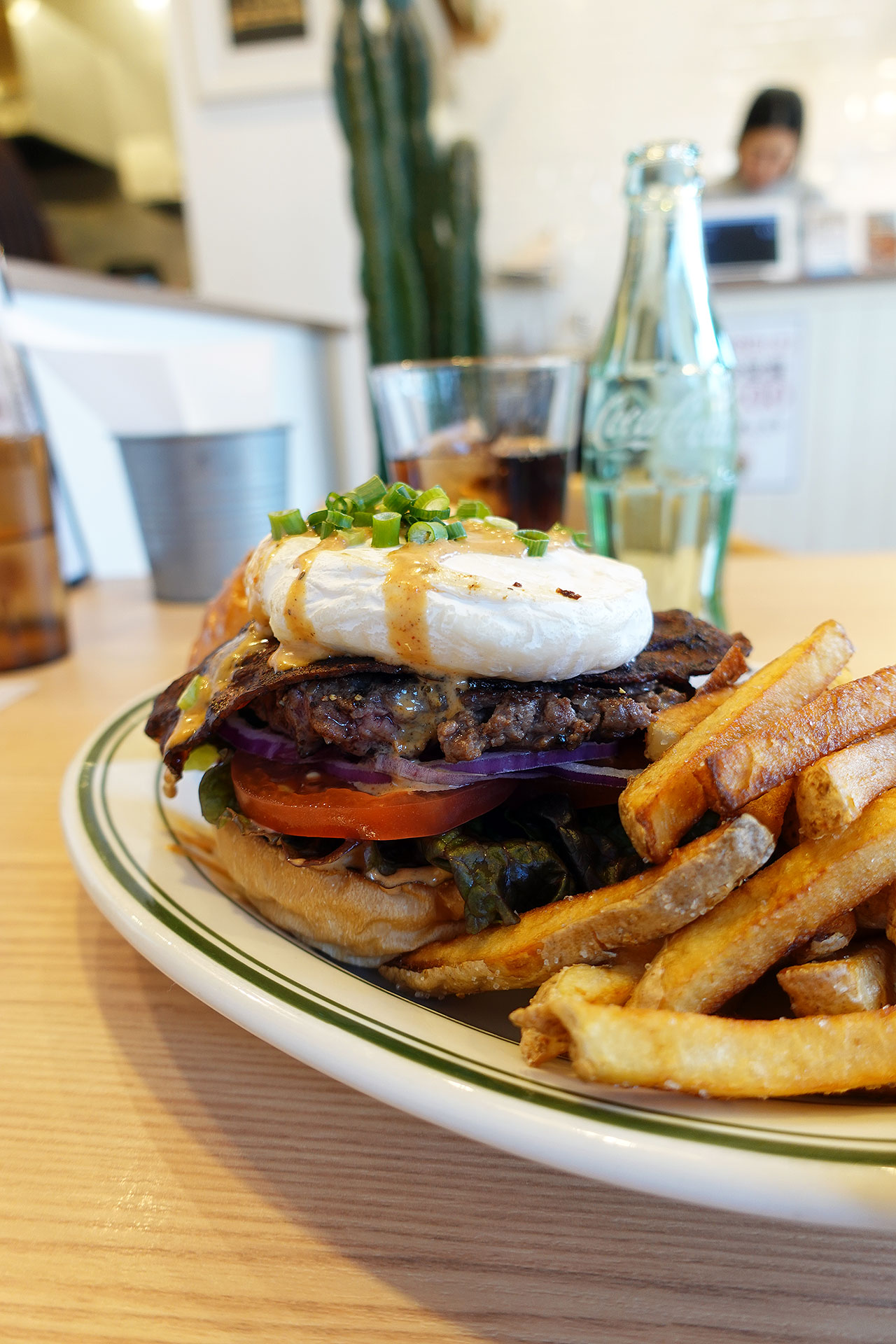 【篠崎 ハンバーガー】PLUMP DINER／プランプダイナー（アメリカンオーセンティックカマンベールバーガー）