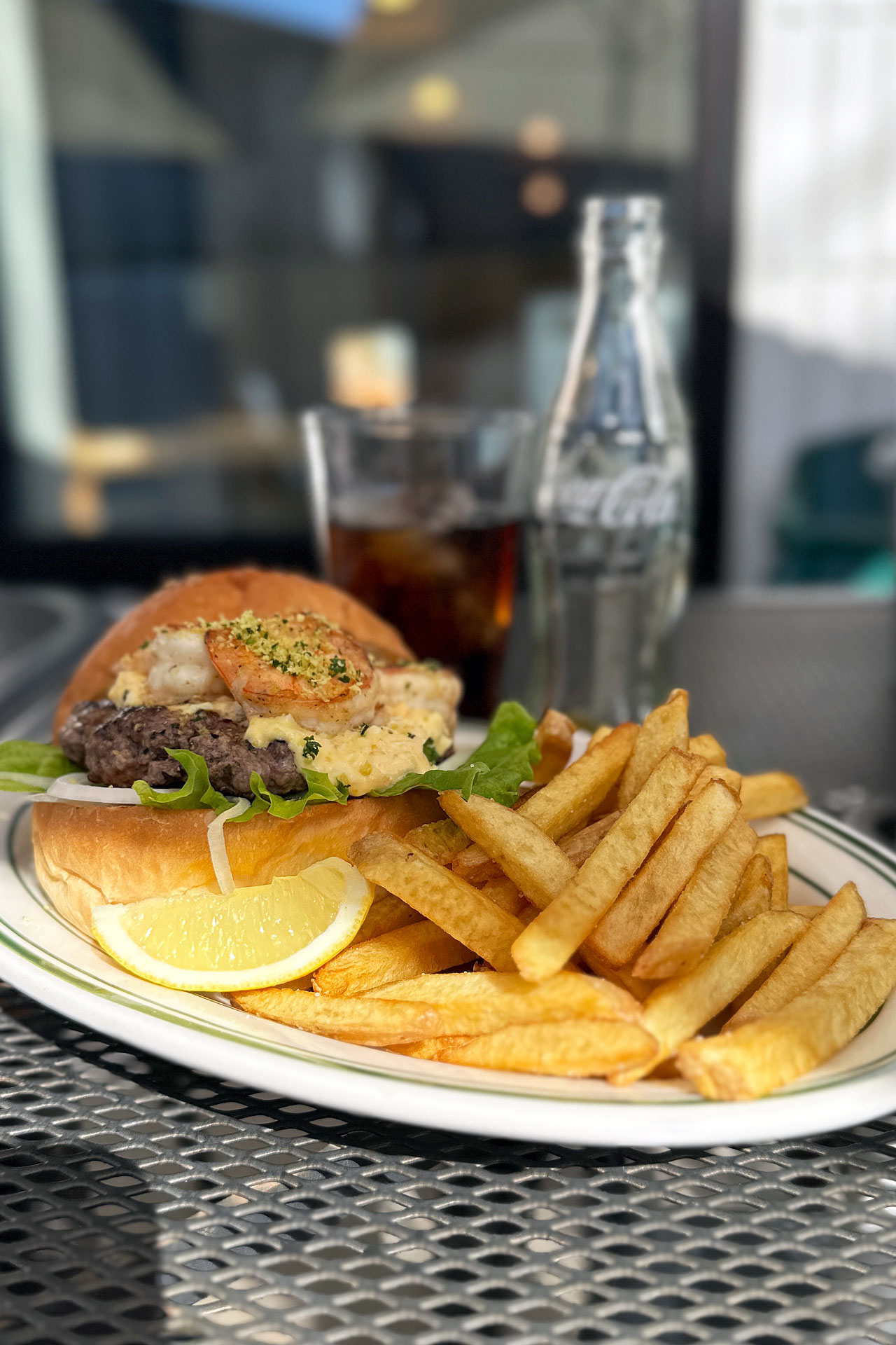 【篠崎 ハンバーガー】PLUMP DINER/プランプダイナー(スプリングオニオン&シュリンプスキャンピバーガー)